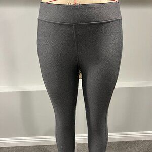 Under Armour cropped compression legging. Size Medium.